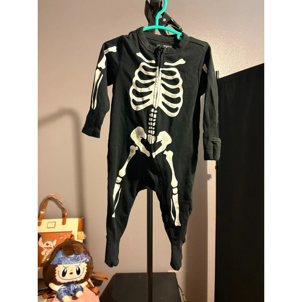 Old Navy 6-9 M Skeleton One Piece, Hand Covers and Footies, Glow in the Dark
